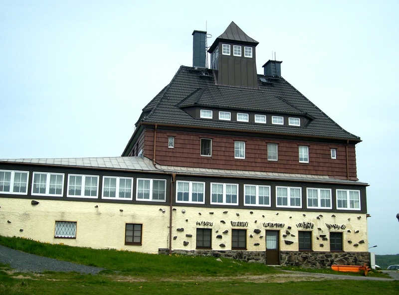 low angle view, house, nature, built Structure, no people, 2K, city, rinds mountain, rinds berghaus, old, mountain, grass, window, in a row, copy space