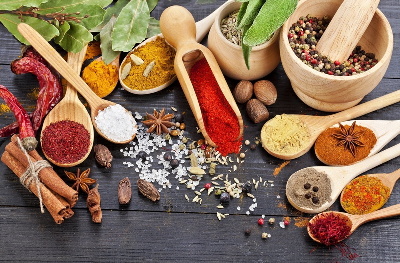 no people, pepper, chili pepper, cinnamon, turmeric, freshness, choice, cardamom, star anise, spoon, wood - material, variation, ground - culinary, seed