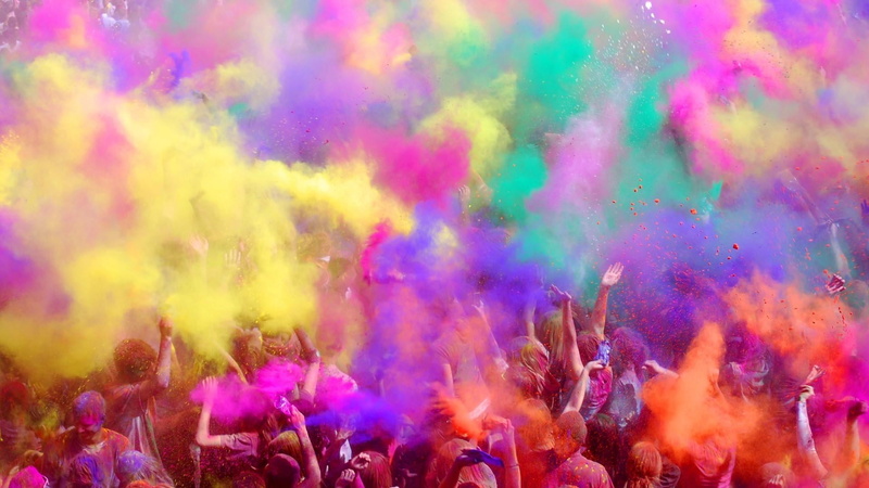 holi, hand raised, fun, group of people, togetherness, 1080P, excitement, happiness, ground - culinary, large group of people, emotion, festival, throwing