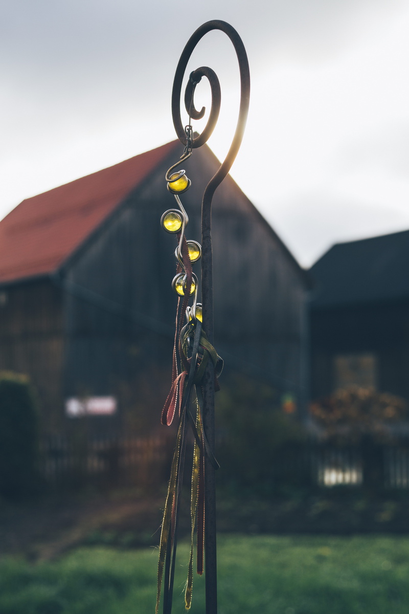 hobby, ring, hand barrow, house, architecture, grass, discarded metal, field, flush, building, craftwork, locavore, scrap metal, day, bell, garden, belief
