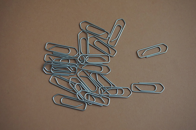 thing, steel, paper clip, school, solid, connection, silver colored, brown background, business, studio shot, organization, colored background, indoors