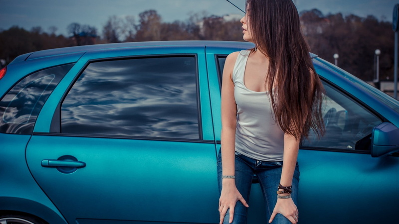day, gray, top, lifestyles, brunette, travel, car, young adult, transportation, adult, hairstyle, car door, leisure activity, women, mode of transportation