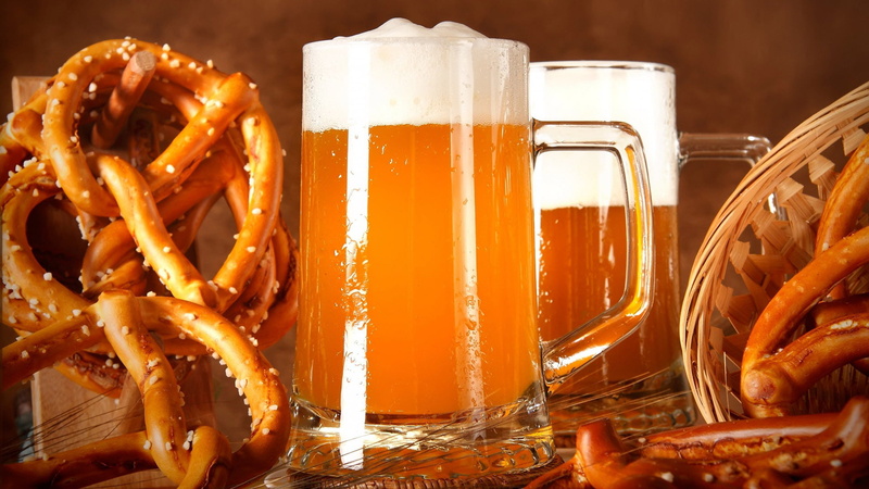 close-up, refreshment, herbal, tea, healthy, black, bread, beer, drinking glass, frothy drink, table, tasty, gold, yellow, delicious, transparent, hot
