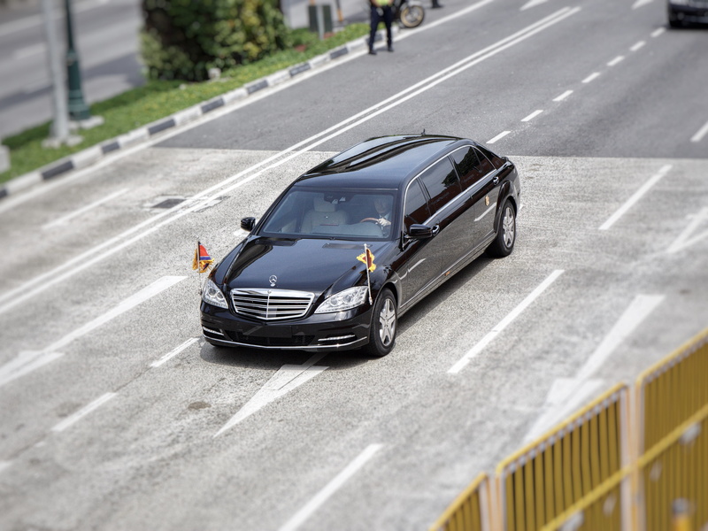 marking, street, flag, benz, city, mercedes, road, sign, 4K, transportation, sentosa, intersection, black, mode of transportation, president, blur, coupe