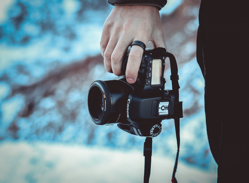 photographic, equipment, flare, real people, focus on foreground, binoculars, electronics, photography, photographic equipment, hand, human, canon lens