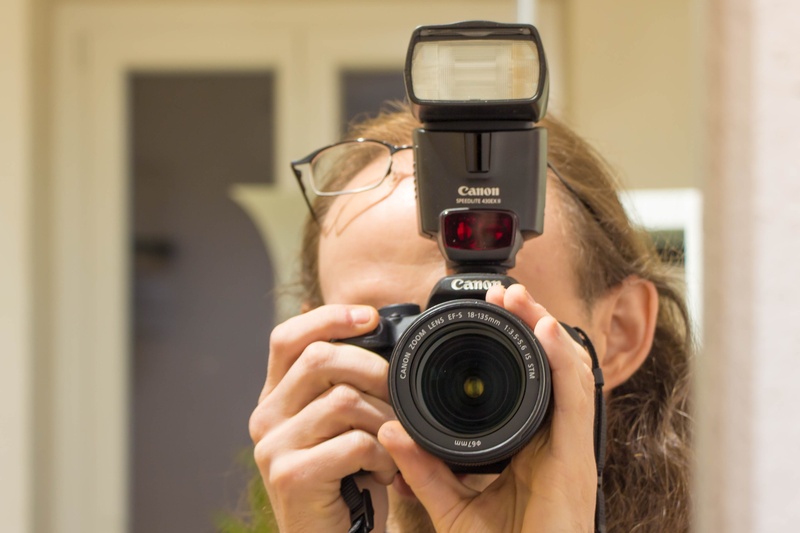 macro, flash, portrait, hairstyle, digital, occupation, teenager, digital camera, photographer, photograph, 2K, holding, photography, digital mirror reflex camera