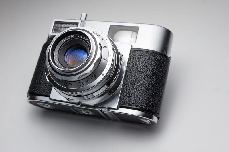 flash, analog camera, looking at view, shutter speed, studio shot, indoors, black, retro styled, photography themes, camera, single object, photographic equipment