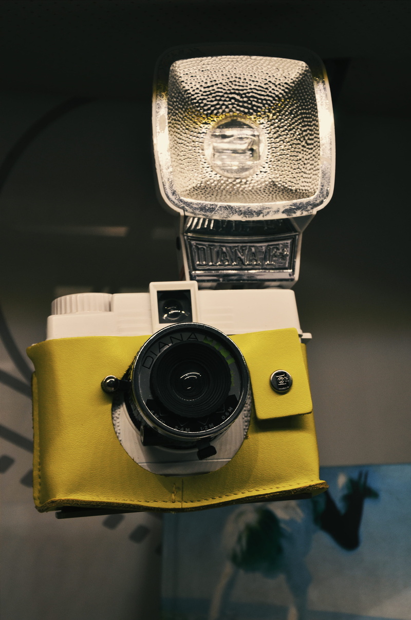 camera - photographic equipment, technology, 4K, focus on foreground, equipment, retro styled, flash, indoors, still life, communication, electronics