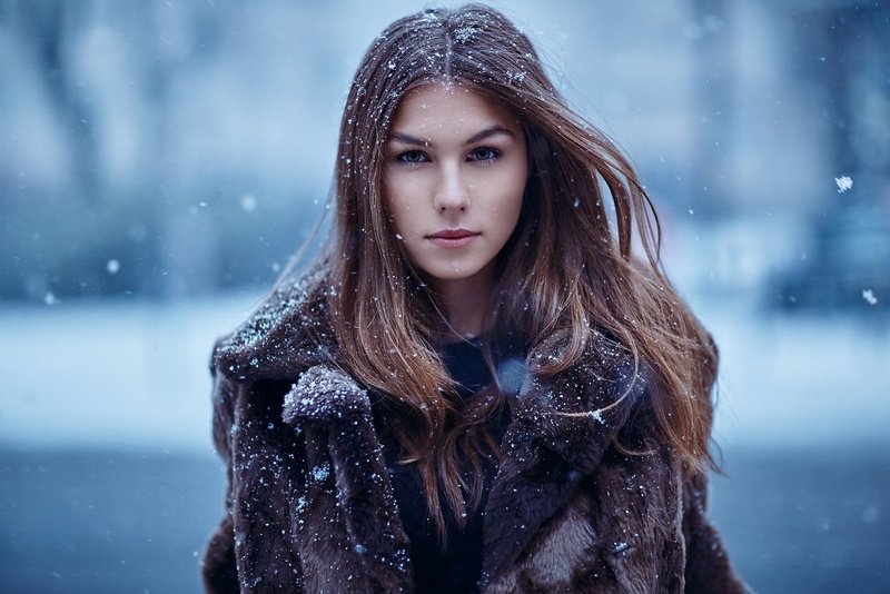 fashion, hair, snowing, face, clothing, depth of field, beautiful woman, hairstyle, cold temperature, scarf, winter, portrait, young women, looking at viewer