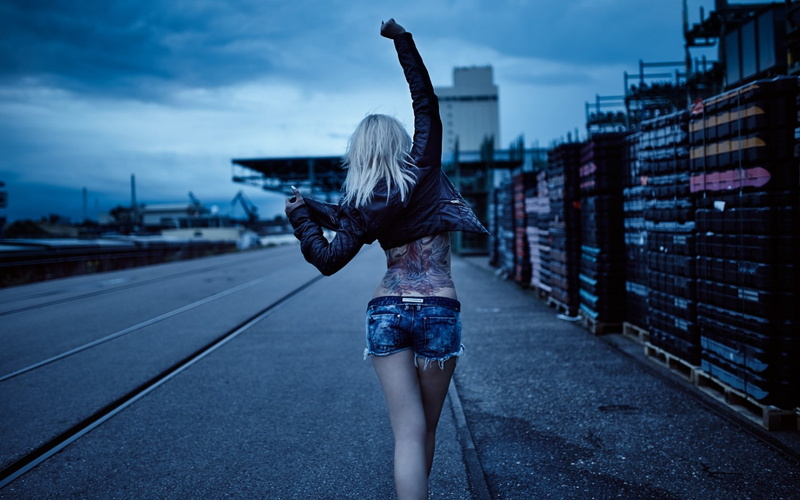 urban, women, Martin Strauss, model, women outdoors, arms up, dark, tattoo, blonde, 500px, jean shorts, 720P