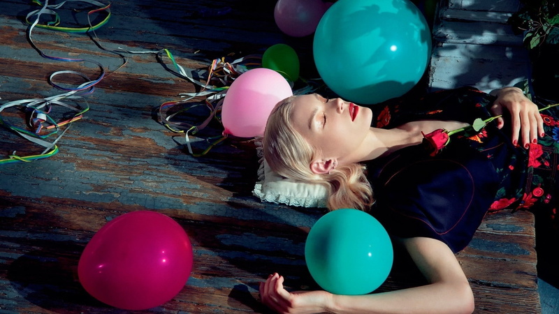 enjoyment, 1080P, fun, happiness, blond hair, balloon, party - social event, one person, hair, lying down, celebration, childhood, women model blonde long hair jessica stam closed eyes rose flowers open mouth red lipstick balloons wooden surface dress lying on back sleeping shadow