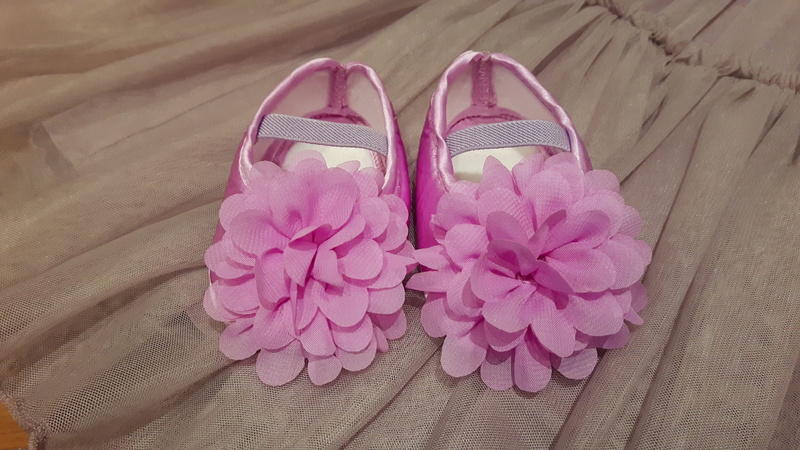 the shoe, petal, personal accessory, flooring, pair, indoors, stylish, flip-flop, no people, 4K, flower, nature, day, beauty in nature, shoe, flowering plant