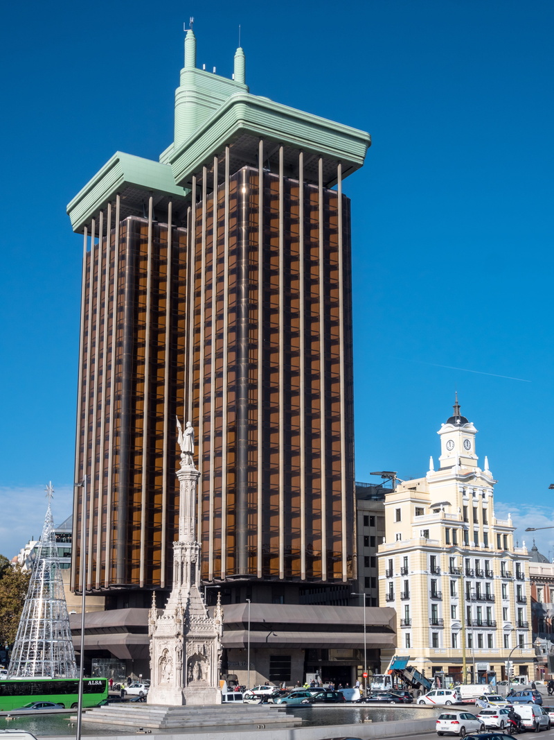 travel destinations, travel, colon, street, office building exterior, built structure, no people, ugly, clear sky, madrid, skyscraper, torres, architecture