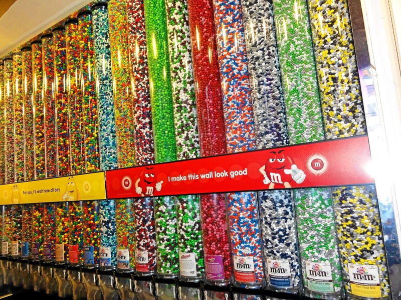 directly above, dainty, communication, choice, multi colored, candy, no people, balinha, western script, red, text, indoors, creativity, pattern, large group of objects