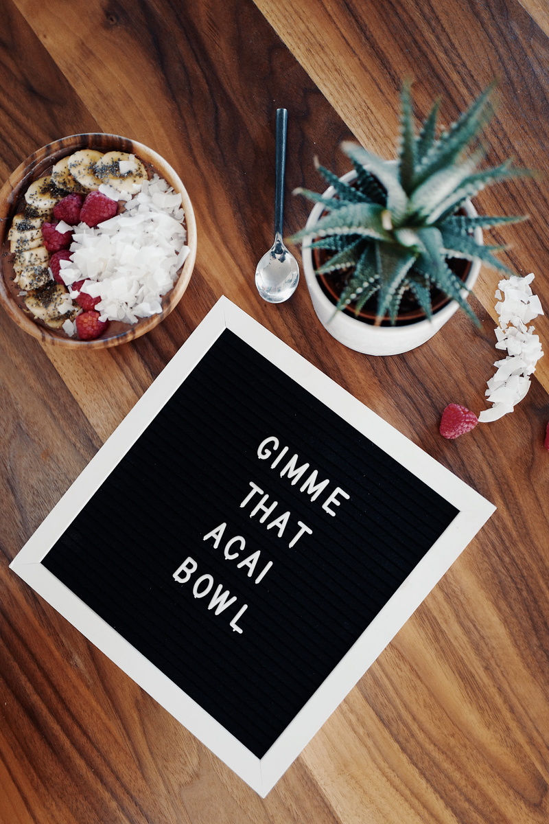 directly above, eat, board, blackboard, no people, close-up, wood, breakfast, box, sign, cook, flowering plant, bowl, yummy, near, table, message, western script