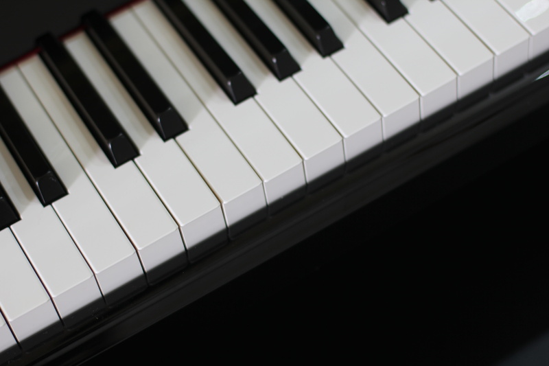 5K, musical equipment, full frame, copy space, musical instrument, sound, high angle view, keyboard instrument, white color, still life, piano, synthesizer