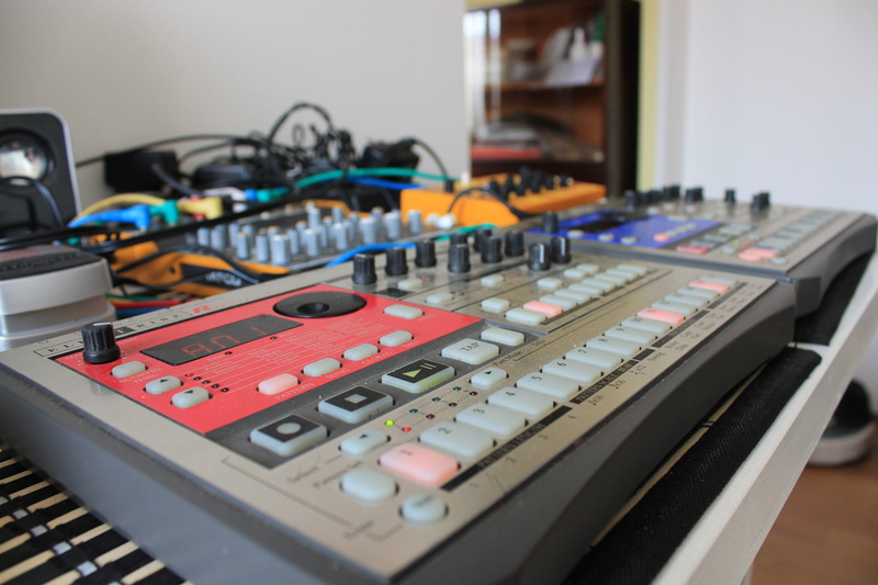 sound mixer, mixing, electrical equipment, musical equipment, cable, 4K, indoors, sequencer, musical instrument, push button, music, Sequencer, recording studio