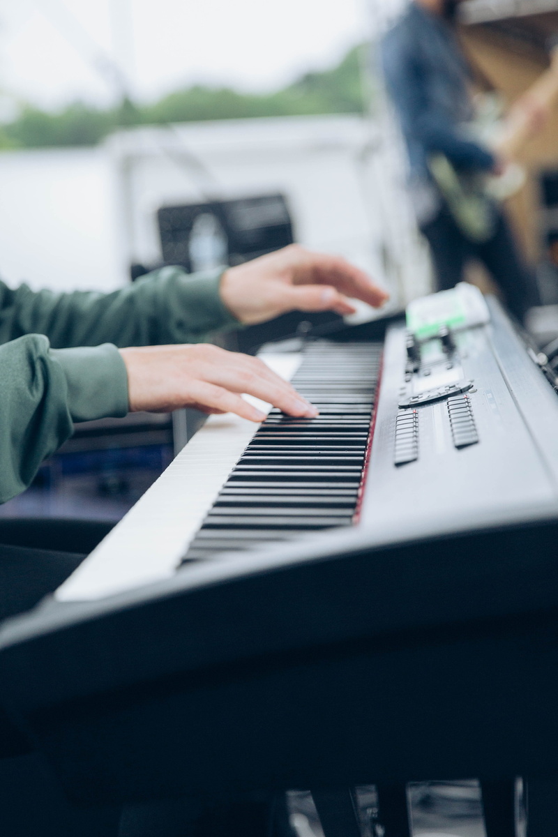 playing, classical Concert, people, melody, summer, white, performer, pianist, color Image, entertainment, performing Arts Event, practicing, human Hand