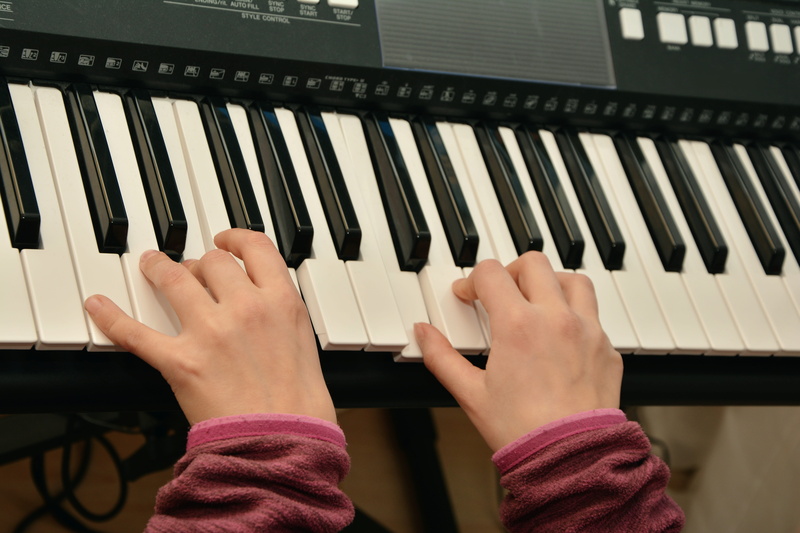 keyboard instrument, piano keys, one person, playing, piano keyboard, piano key, finger, musical equipment, child, musical instrument, sound, real people