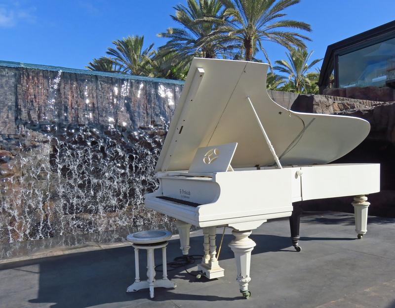 relax, piano, maspalomas, day, blue, summer, wall, luxury, sky, waterfall, piano music, chair, absence, white, nature, grand piano, plant, sunlight, wall - building feature