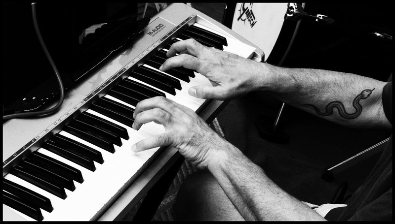 piano, 1080P, human hand, music, body part, skill, leisure activity, human body part, men, stage, finger, lifestyles, arts culture and entertainment, hand