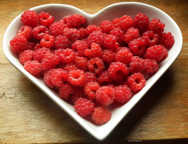 raspberry, food and drink, healthy eating, valentines day - holiday, sweet food, red, temptation, heart, fruit, bowl, ripe, food, no people, positive emotion