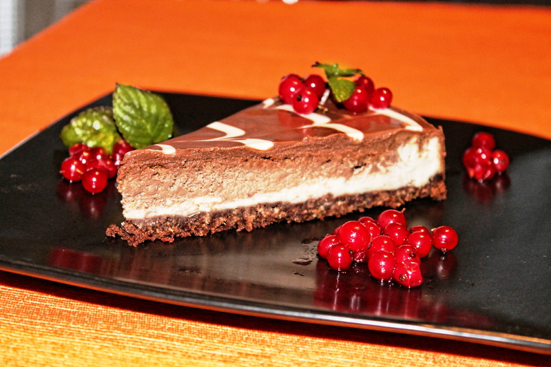 dessert, food, strawberry, berry, red currant, sweet food, ready-to-eat, indoors, freshness, delicious, close-up, tart - dessert, berry fruit, chocolate