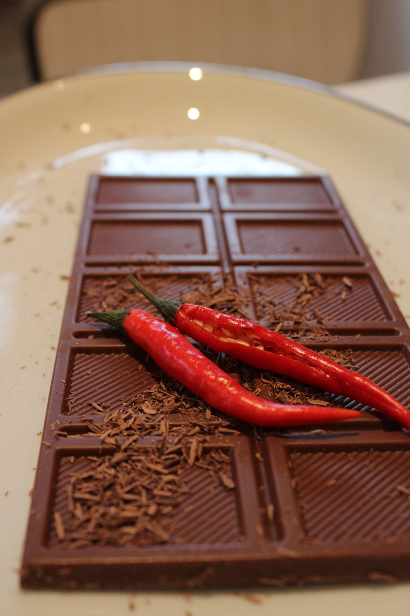 5K, hot, indoors, high angle view, food and drink, heat - temperature, temptation, healthy eating, red chili pepper, chocolate, chili, wellbeing, chili pepper