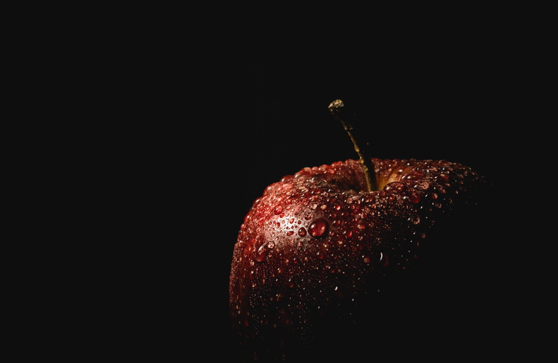 apple, black background, food, surface, copy space, no people, food and drink, honeycrisp, red, still life, black, indoors, studio shot, 4K, sweet, droplet