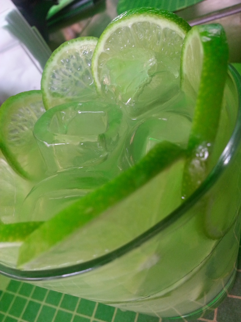 alcohol, lime, ice cube, herb, cold temperature, brasileira, drink, close-up, ice, drinking glass, mojito, caipirinha, 2K, household equipment, appetizer