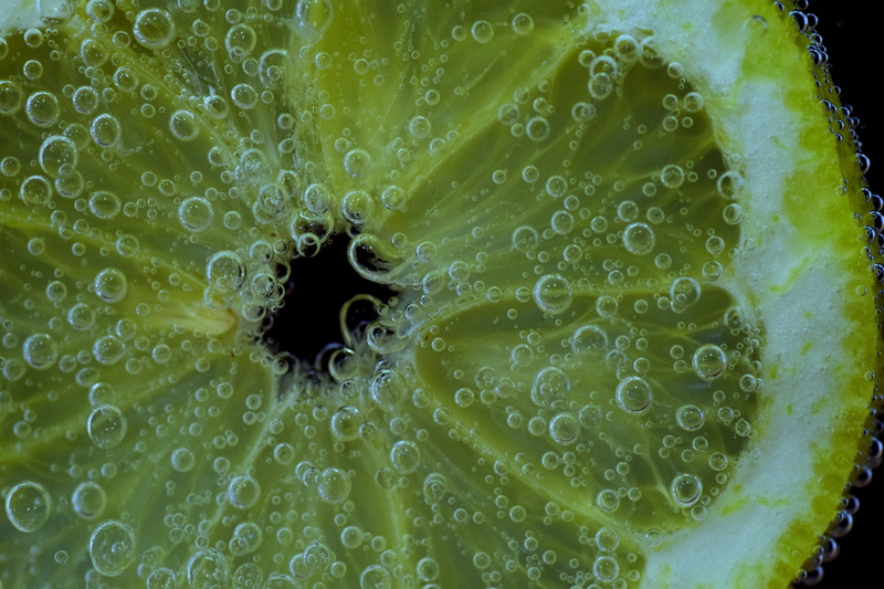 no People, wet, full frame, fruit, citrus, refreshment, close-up, bubble, purity, green Color, drops, drop, slice, cross Section, lime, extreme close-up
