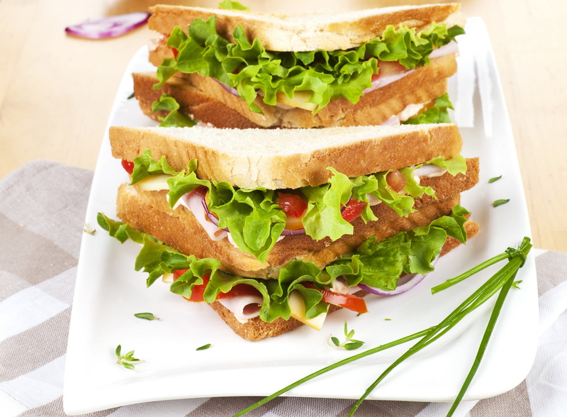 ready-to-eat, sandwich, dinner, freshness, beef, indoors, table, indulgence, arugula, tomato, white, onion, vegetable, close-up, plate, bread, healthy Eating