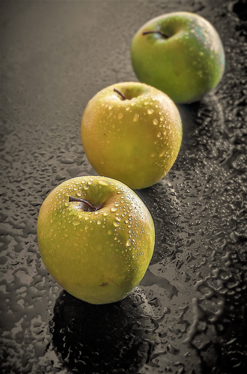 citrus fruit, freshness, granny smith apple, wellbeing, fruit, wet, healthy eating, no people, indoors, apple, flavor, close-up, drop, 2K, green color
