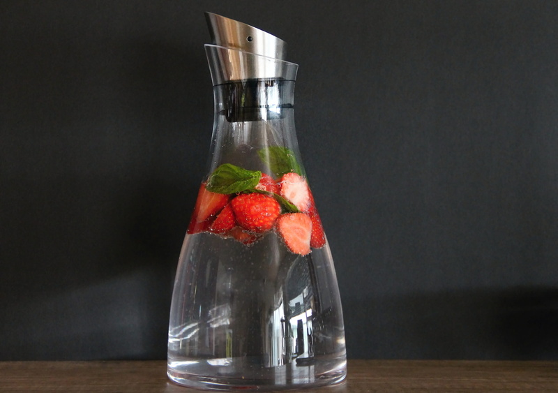 mint, wellbeing, taste, glass carafe, drinking glass, drink, strawberry, water, strawberries, 4K, antioxidant, still life, healthy eating, food and drink