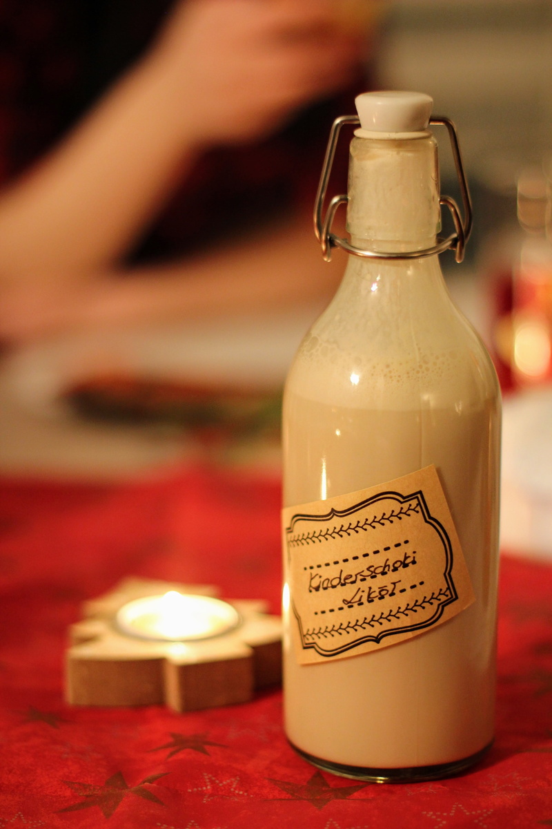 no people, drink, indoors, table, refreshment, christmas, children chocolate liqueur, text, human hand, bottle, diy, studio shot, focus on foreground, hand