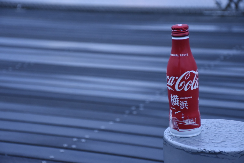 close-up, port, food and drink, bottle, metal, carbonate, yokohama, the port of yokohama, 4K, day, deck, cold, container, coca-cola, red, western script