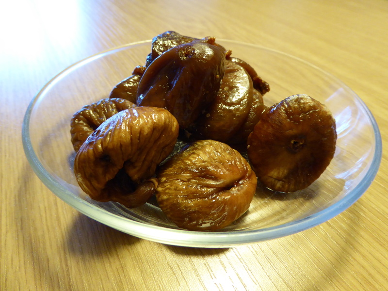 dried figs, table, glass plate, ready-to-eat, day, high angle view, food and drink, plate, brown, sugary, freshness, wellbeing, bowl, indoors, dried fruits