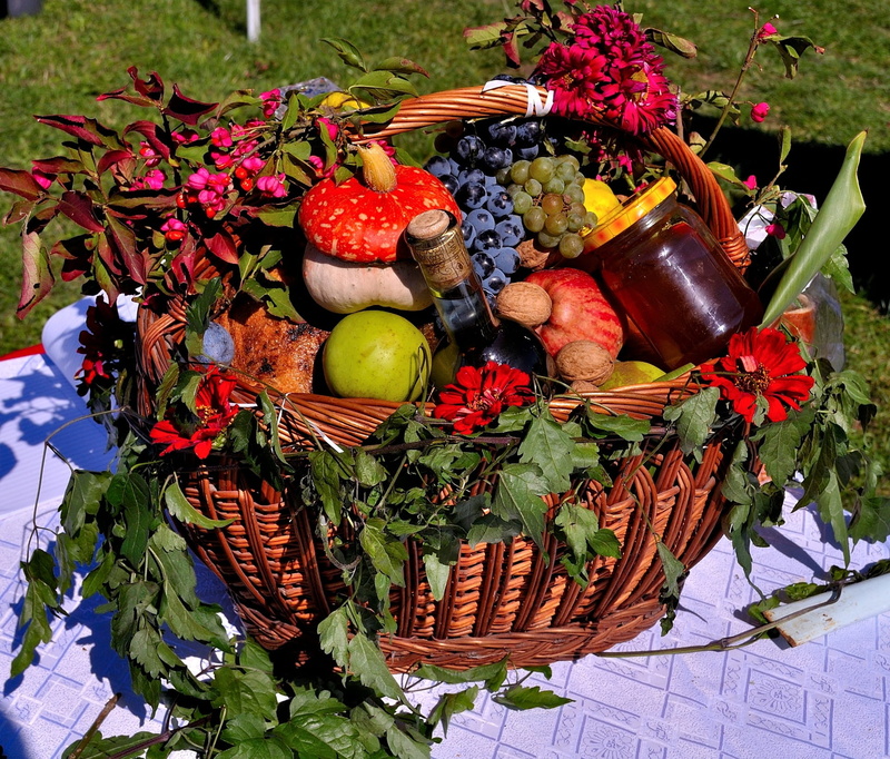 healthy, bouquet, vegetarian, agricultural, product, delicious, apple, raw, basket, flower head, flower arrangement, flowering plant, wicker, plant, vegetables