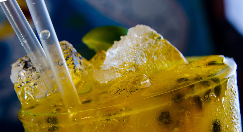 drinking, water, 4K, no people, glass, paintbrush, refreshment, mixing, drinking glass, close, food and drink, photography, drinks, cocktail, passion fruit