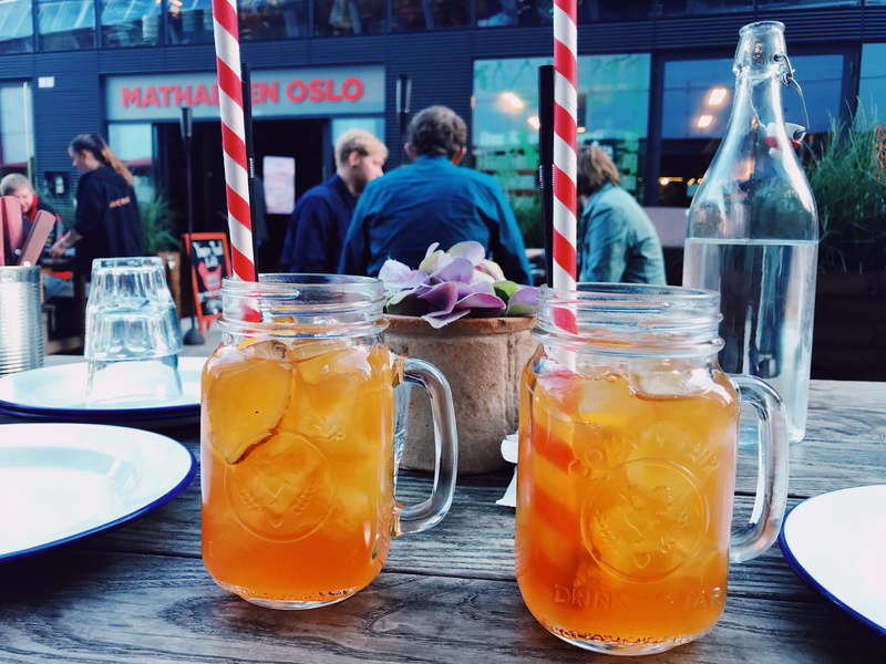 ice, freshness, household equipment, peach, glass, adult, people, ginger, men, straw, day, striped, table, restaurant, oslo, group of people, food, flowers