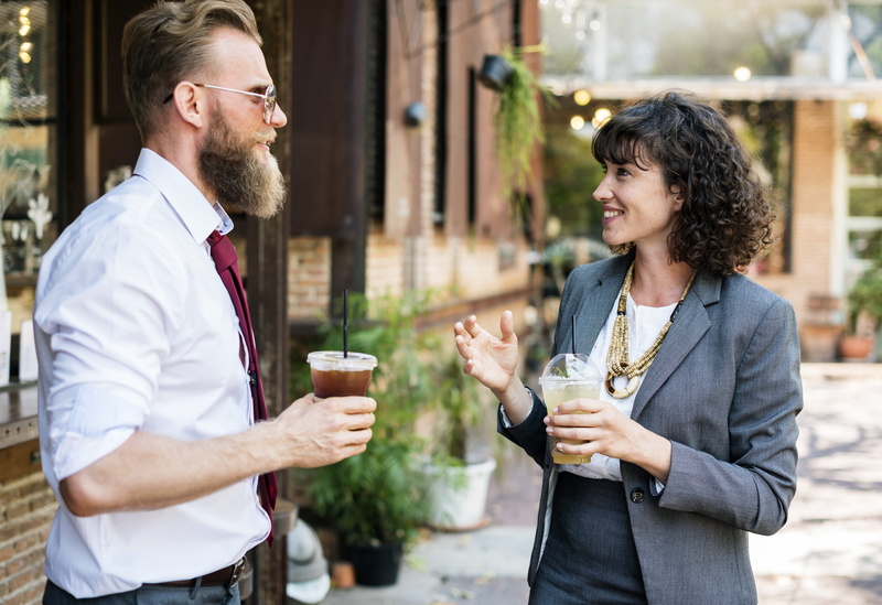 portrait, discussion, smiling, close-up, focus, depth of field, indoors, persons, talk, small talk, beverage, friendship, emotion, tea, businessman, standing