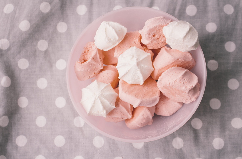 suites, dessert, ready-to-eat, close-up, large group of objects, sugar, bowl, freshness, directly above, temptation, polka dot, white, meringue, baked goods
