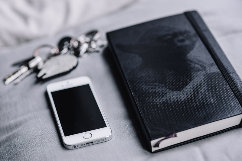 minimal, business, wireless technology, selective focus, luxury, iphone 5, technology, portable information device, jewelry, connection, wars, clothing
