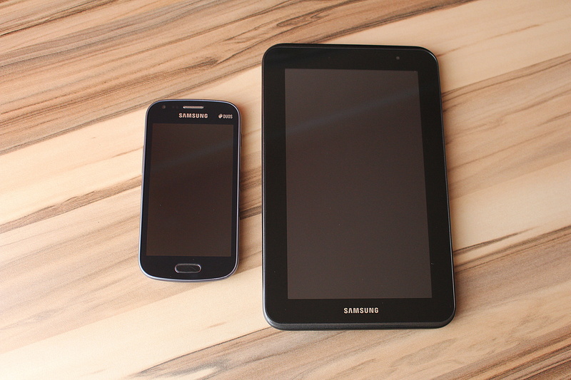 mobile Phone, black, galaxy, near, telephone, device screen, tablet, smart, wood grain, indoors, communication, wireless technology, power supply, table