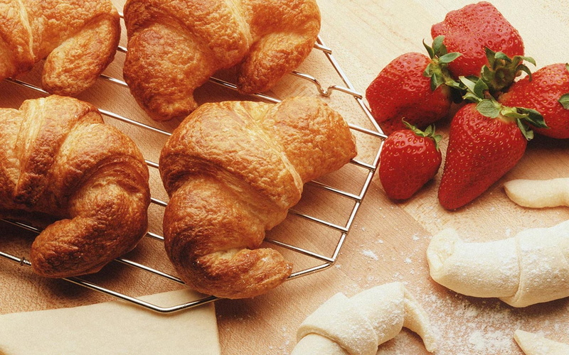 batch, strawberries, french food, no people, dough, croissants, wellbeing, red, temptation, indulgence, food, berry fruit, sweet food, close-up, 1080P