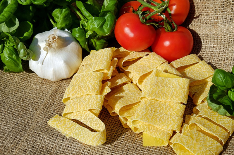 spice, raw, fruit, tagliatelle, tomato, freshness, indoors, eat, nutrition, staple food, tomatoes, healthy eating, spaghetti, carbohydrates, food, garlic clove