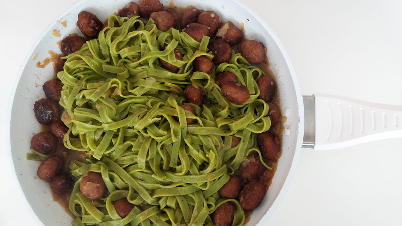 fork, tagliatelle, vegetarian food, dish, meal, homemade, meat balls, 1080P, healthy eating, italian food, indoors, tasty, spaghetti, food, meatball, meat