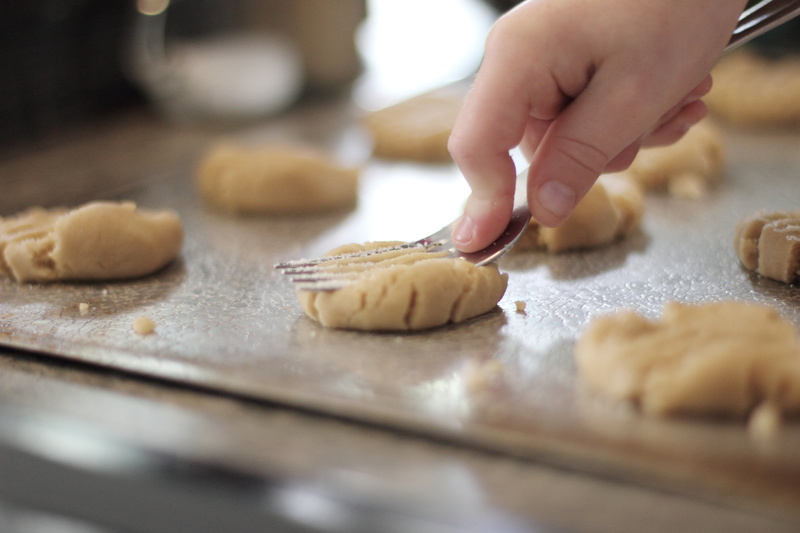 cookie, dough, flour, sweet, stainless, making, bake, freshness, baking, human body part, home, fork, food, baked pastry item, hand, domestic room, kids