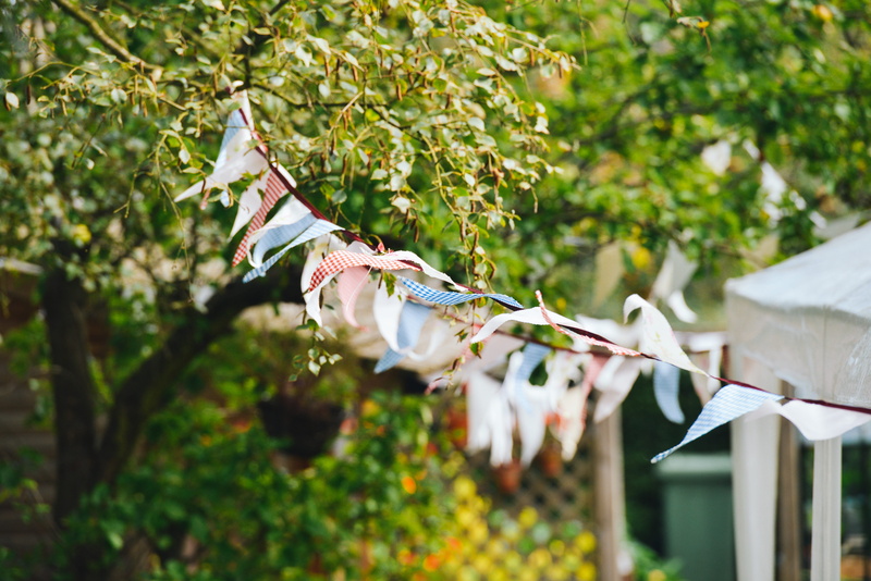 flags, growth, 5K, tree, black, no people, party, day, nature, white color, vertebrate, hanging, branch, plant, green, animal, representation, animal themes