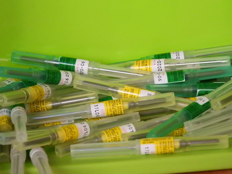 communication, closed system for blood sampling, syringe, sign, research, indoors, no people, science, colored background, large group of objects, medicine